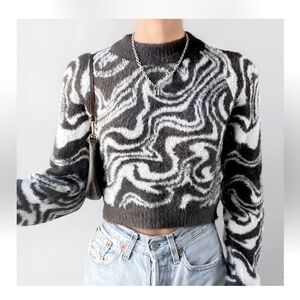 URBAN OUTFITTERS LONG SLEEVE SWIRL CROPPED SWEATER